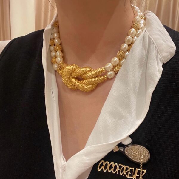 #146 Fashionable and high-end Necklace, retro, exaggerated and individualistic design, court-style necklace