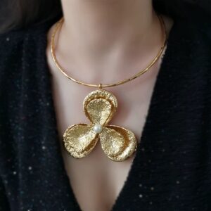 #148 Fashionable and high-end necklace, retro, exaggerated and individual design, court-style petal collar, earrings and necklace