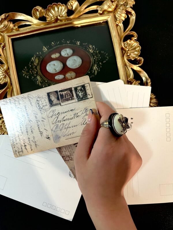 #106 Fashionable and high-end court-style ring, retro, versatile and uniquely designed Little Bee ring