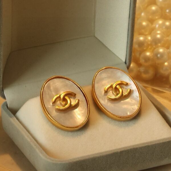 #113 Fashionable and high-end court-style earrings: Retro, versatile, and uniquely designed shell earrings - Image 5