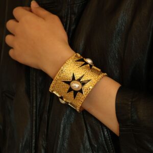 #147 Fashionable and high-end bracelet with retro, exaggerated and individualistic design, court-style bracelet