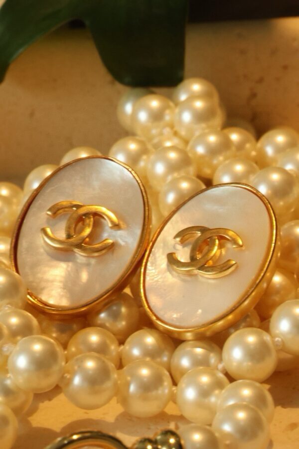 #113 Fashionable and high-end court-style earrings: Retro, versatile, and uniquely designed shell earrings - Image 6