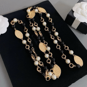 #112 Fashionable and high-end court-style necklace, a retro, versatile and uniquely designed long necklace