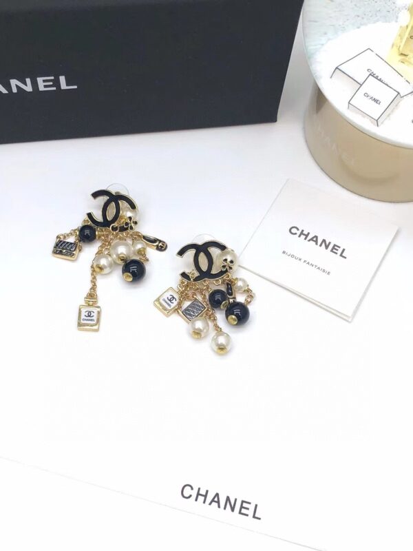 #119 Fashionable Minimalist High-End Earrings Retro Versatile Designer Earrings - Image 4