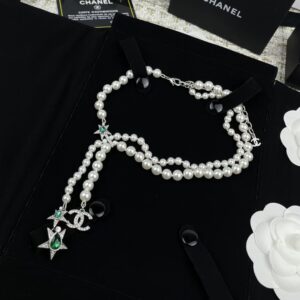 #135 Fashionable, simple and high-end necklace with unique design, retro glass pearl green necklace