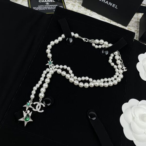 #135 Fashionable, simple and high-end necklace with unique design, retro glass pearl green necklace