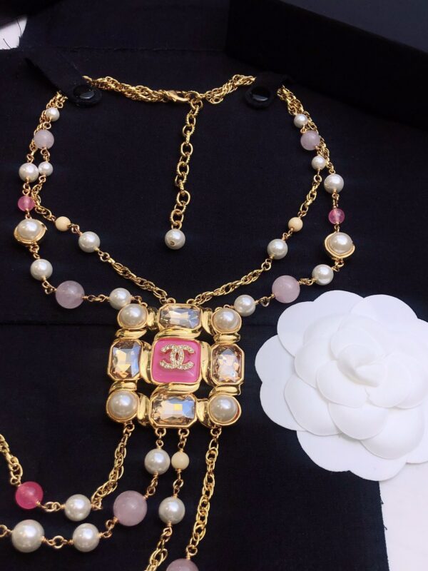 #134 Fashionable, simple and high-end necklace with unique design, retro glass pearl pink necklace - Image 6