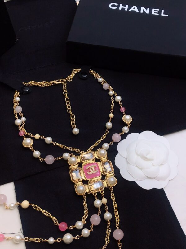 #134 Fashionable, simple and high-end necklace with unique design, retro glass pearl pink necklace - Image 9