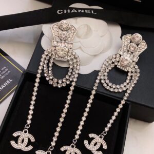 #141 Fashionable, exaggerated and high-end earrings with unique design and classic tassel earrings