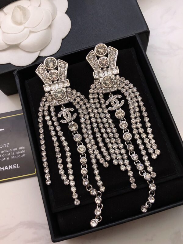 #140 Fashionable, exaggerated and high-end earrings with unique design. Classic long tassel earrings