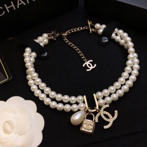 #139 Fashionable, simple and high-end pearl necklace with unique design and retro style
