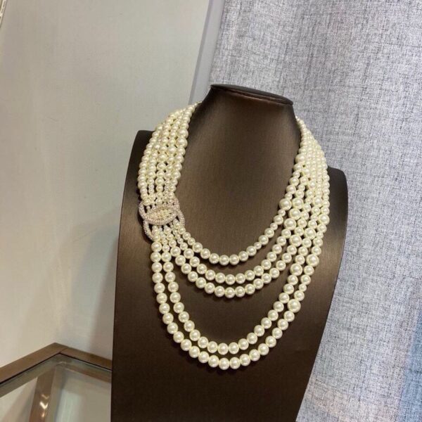 #138 Fashionable, simple and high-end pearl necklace with unique design and retro court style