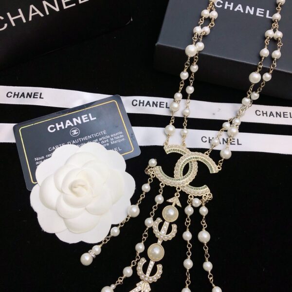 #142 Fashionable, exaggerated and high-end necklace with personalized design, retro classic pearl necklace - Image 3