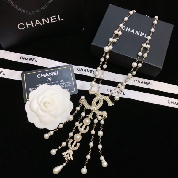 #142 Fashionable, exaggerated and high-end necklace with personalized design, retro classic pearl necklace - Image 4