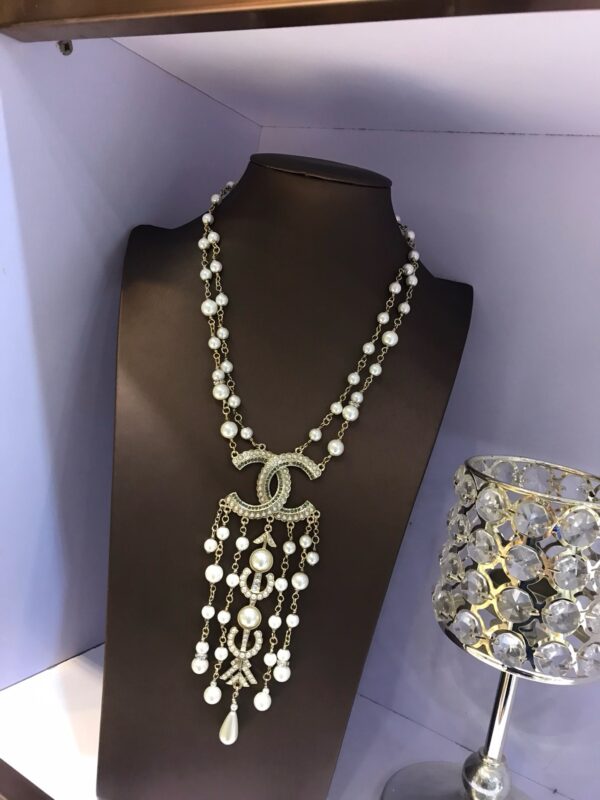 #142 Fashionable, exaggerated and high-end necklace with personalized design, retro classic pearl necklace