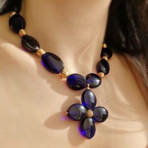 #128 Fashionable, simple and high-end necklace, personalized design, transparent glass flower retro necklace
