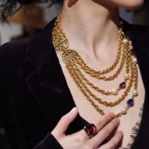 #130 Fashionable, simple and high-end necklace with unique design, retro multi-layer crystal glass pearl necklace