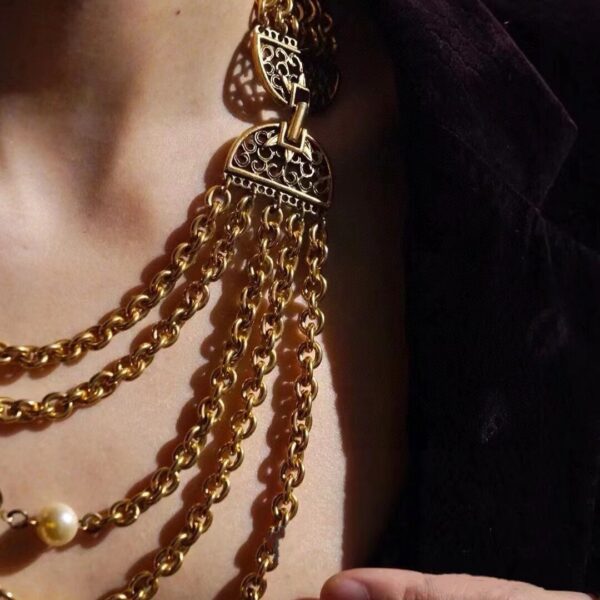 #130 Fashionable, simple and high-end necklace with unique design, retro multi-layer crystal glass pearl necklace - Image 6