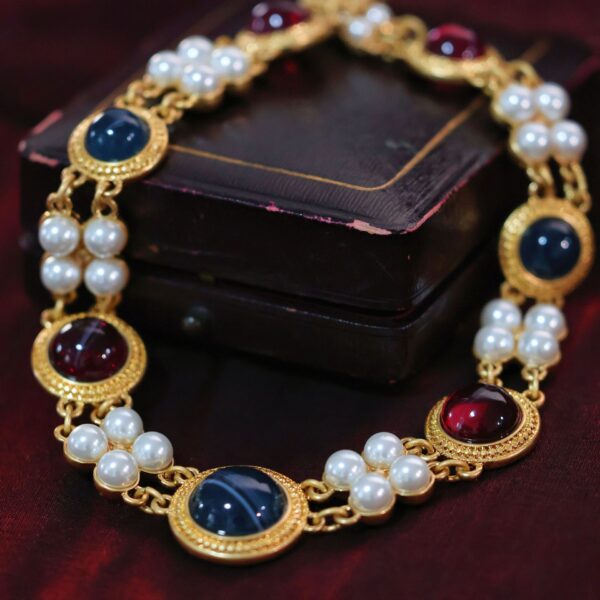 #143 Fashionable High-end Necklace with Unique design, retro court style, classic pearl and glass necklace - Image 3