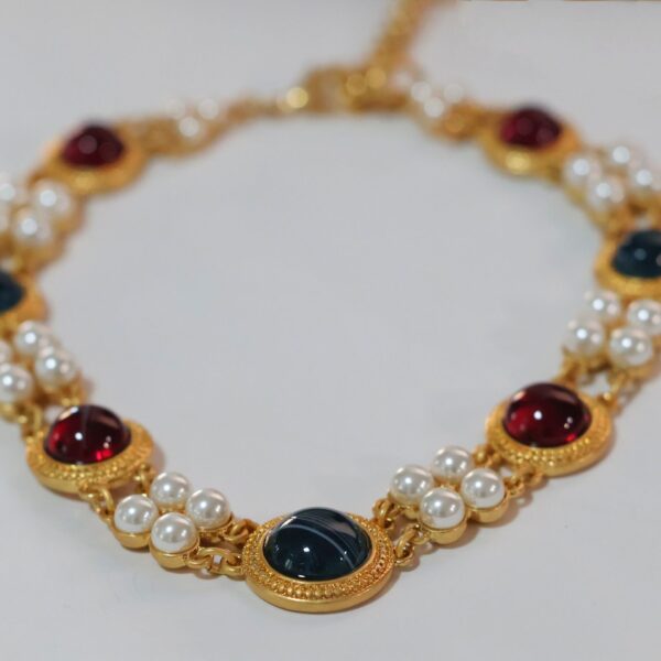 #143 Fashionable High-end Necklace with Unique design, retro court style, classic pearl and glass necklace - Image 7