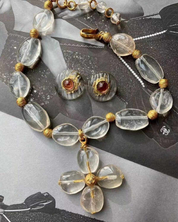 #128 Fashionable, simple and high-end necklace, personalized design, transparent glass flower retro necklace - Image 2