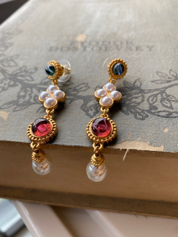 #143 Fashionable High-end Necklace with Unique design, retro court style, classic pearl and glass necklace - Image 4