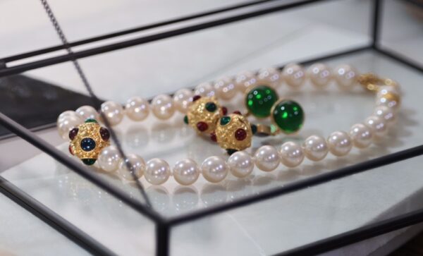 #124 Fashionable, simple and high-end necklace, retro light luxury style necklace, glass pearl ball pendant earrings, necklace ear clips - Image 7