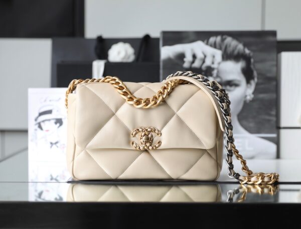 #153 CC 19bag Classic handbag