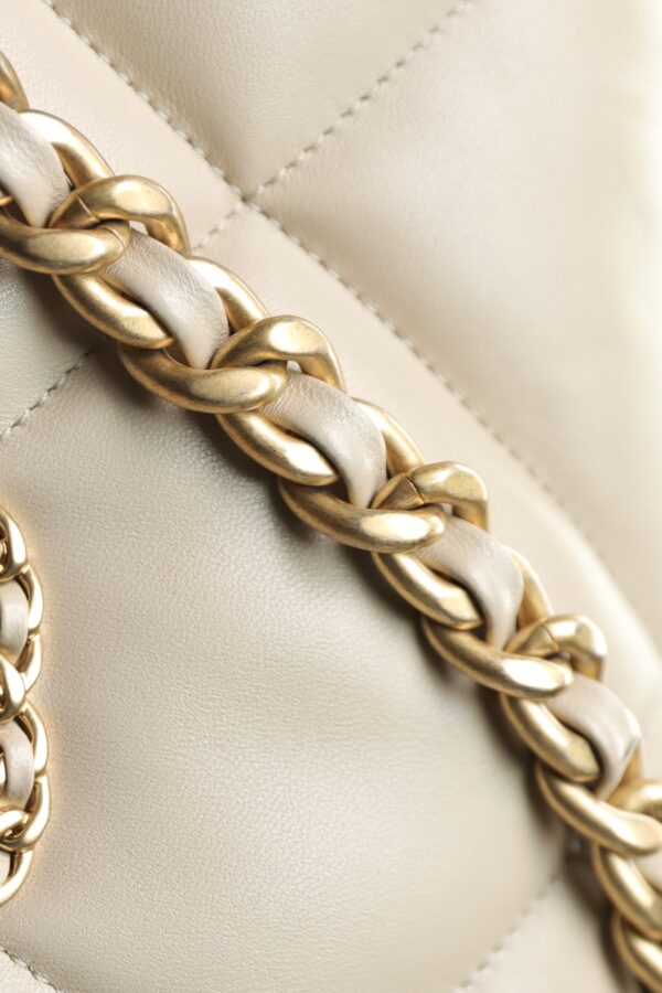 #153 CC 19bag Classic handbag - Image 4