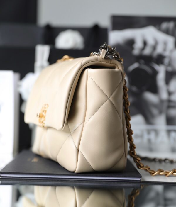 #153 CC 19bag Classic handbag - Image 5