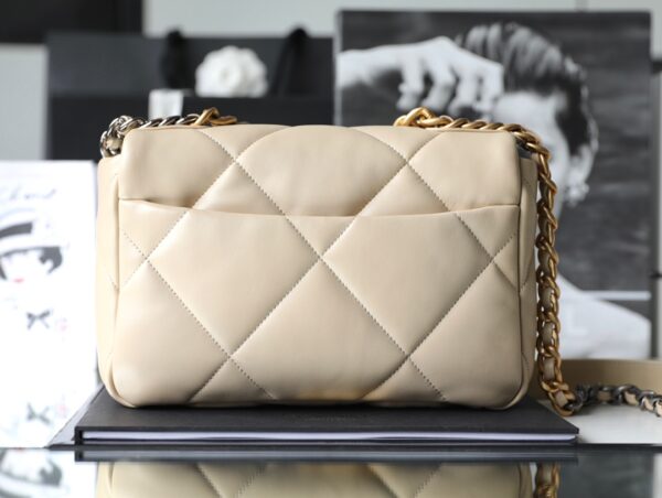 #153 CC 19bag Classic handbag - Image 6