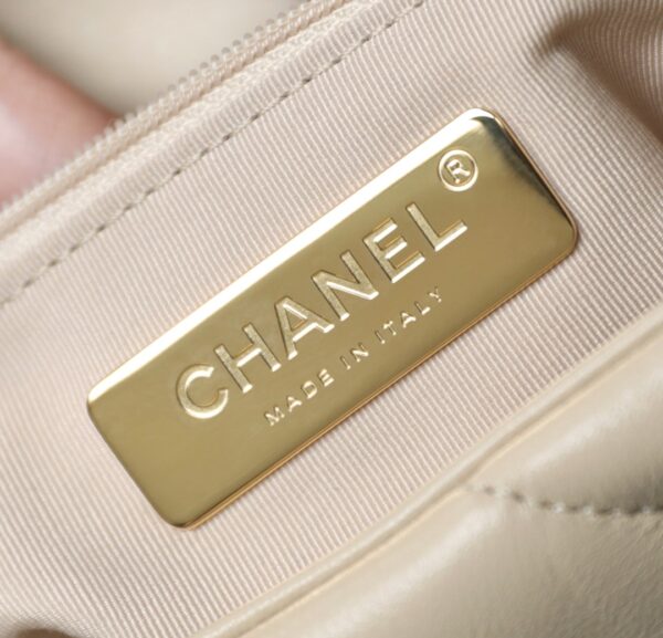 #153 CC 19bag Classic handbag - Image 10