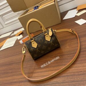 #160 M81085 Classic handbag