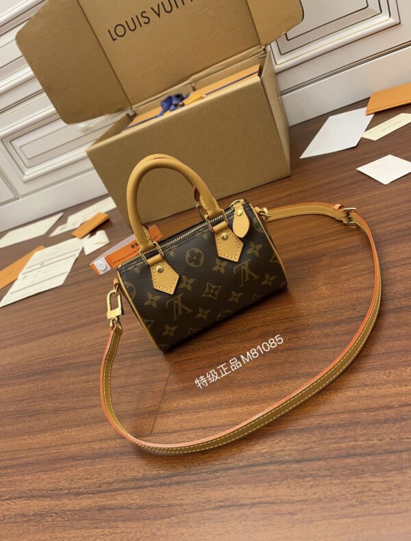 #160 M81085 Classic handbag