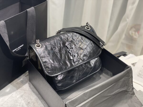 #152 633158 Classic handbag