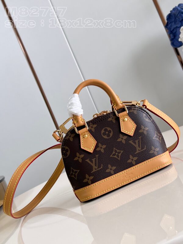#161 M82717 Classic handbag