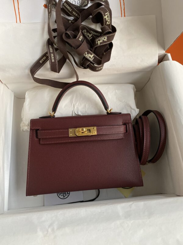#158 M19cmh Classic red handbag
