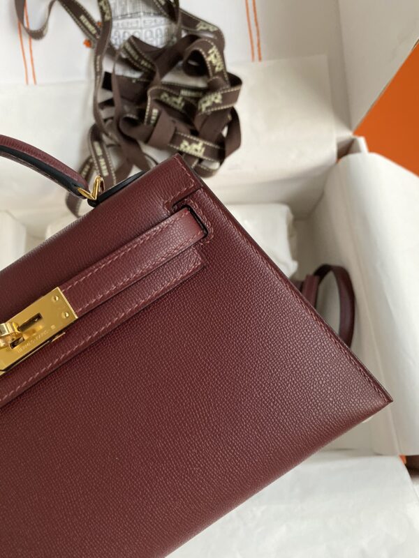 #158 M19cmh Classic red handbag - Image 5