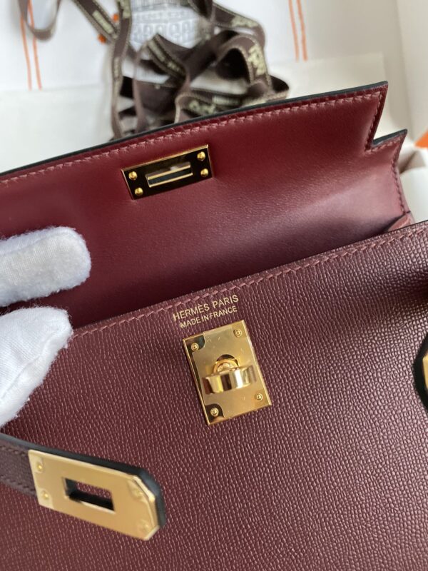 #158 M19cmh Classic red handbag - Image 9