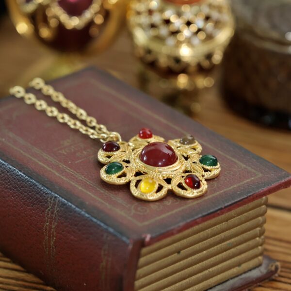 #167 Retro, exaggerated, high-end, elegant and light luxury fashion necklace - Image 4