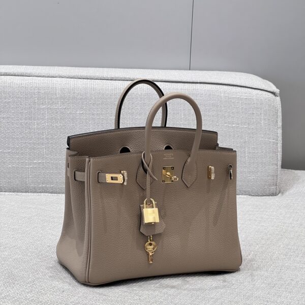#196 Fashionable and high-end grey trench coat bag