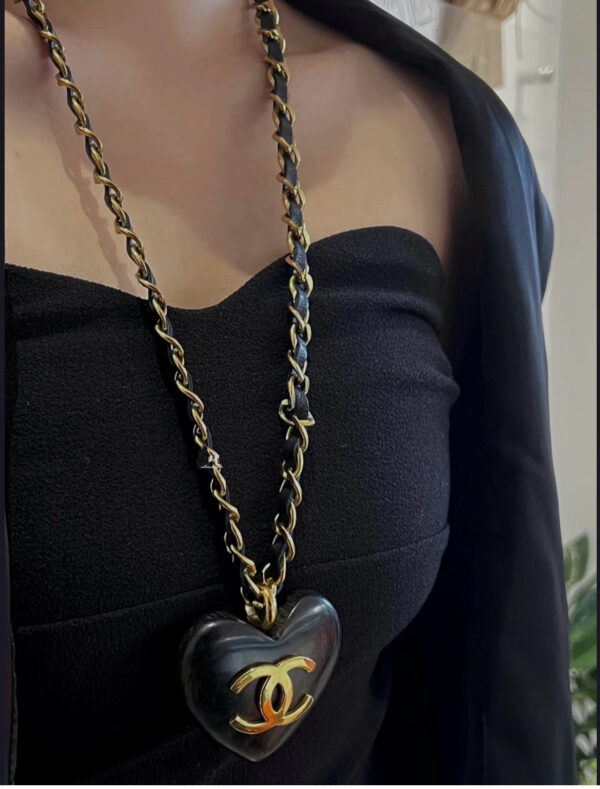 #203 Retro Classic heart-shaped Necklace - Image 2