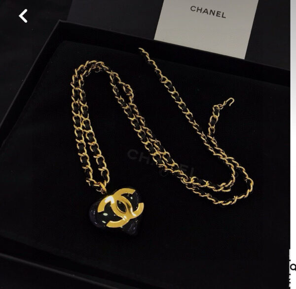#203 Retro Classic heart-shaped Necklace - Image 5