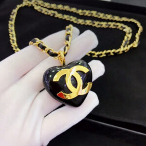 #203 Retro Classic heart-shaped Necklace