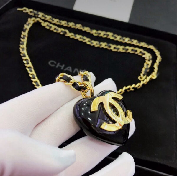#203 Retro Classic heart-shaped Necklace - Image 9
