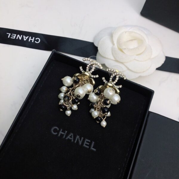 #208 Fashionable and High-end cc Pearl Earrings - Image 3