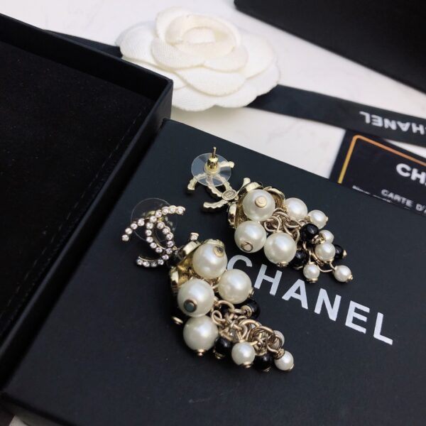 #208 Fashionable and High-end cc Pearl Earrings - Image 4