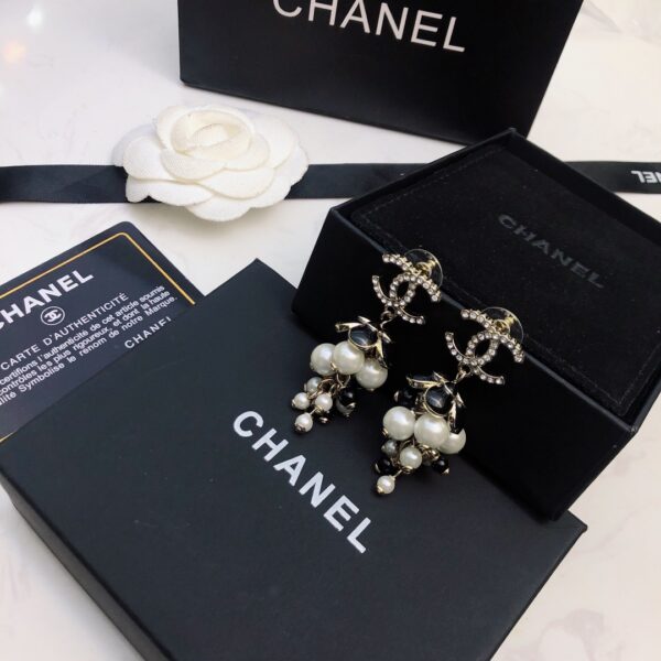 #208 Fashionable and High-end cc Pearl Earrings - Image 5