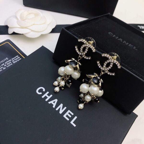 #208 Fashionable and High-end cc Pearl Earrings - Image 6