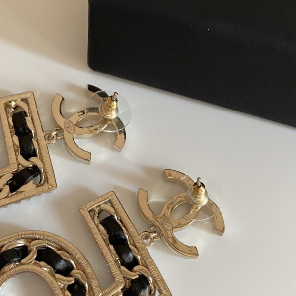 #204 Retro Classic Earrings - Image 7